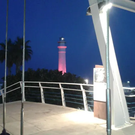 Bonito Y Tranquilo , Cerca Del Mar. *